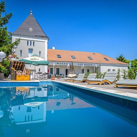 Herczeg Udvarhaz Poroszló Exterior foto
