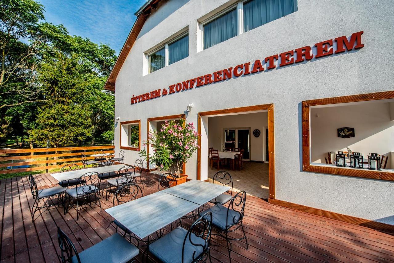 Herczeg Udvarhaz Poroszló Exterior foto