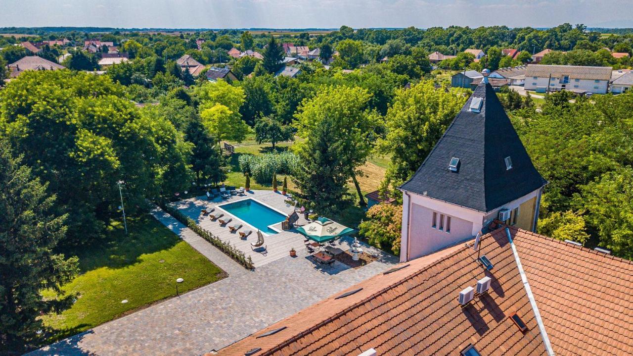 Herczeg Udvarhaz Poroszló Exterior foto