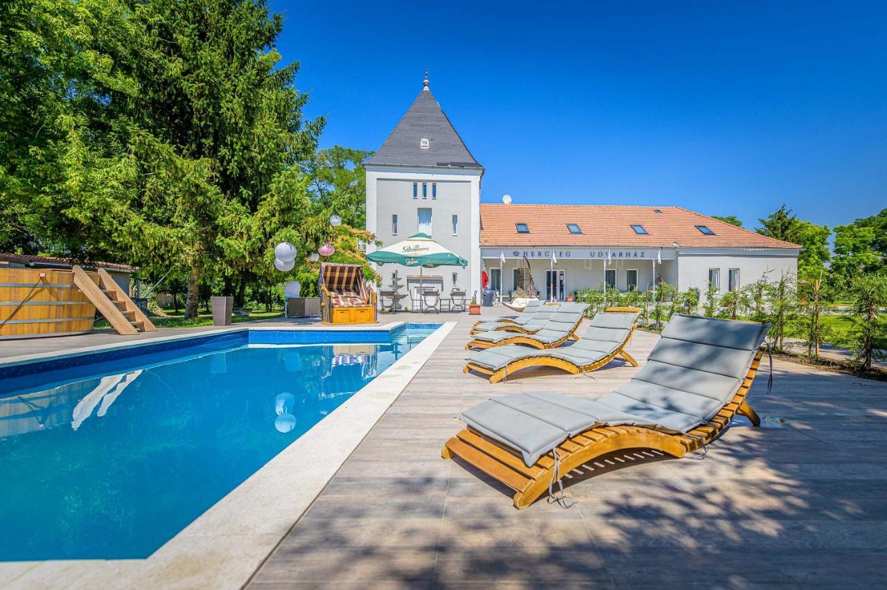 Herczeg Udvarhaz Poroszló Exterior foto