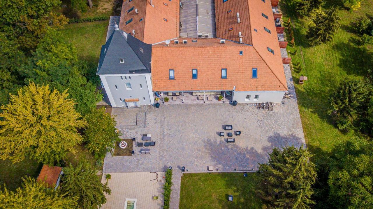 Herczeg Udvarhaz Poroszló Exterior foto