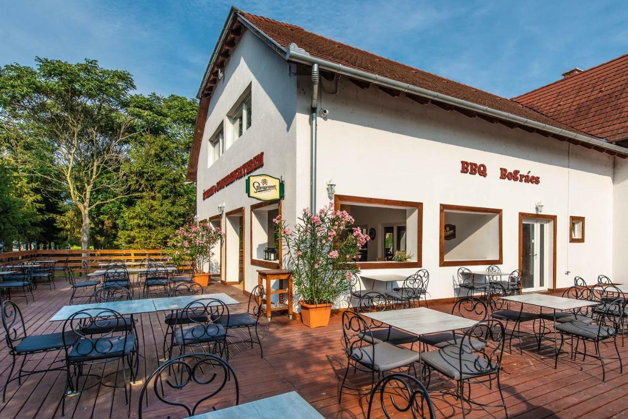 Herczeg Udvarhaz Poroszló Exterior foto