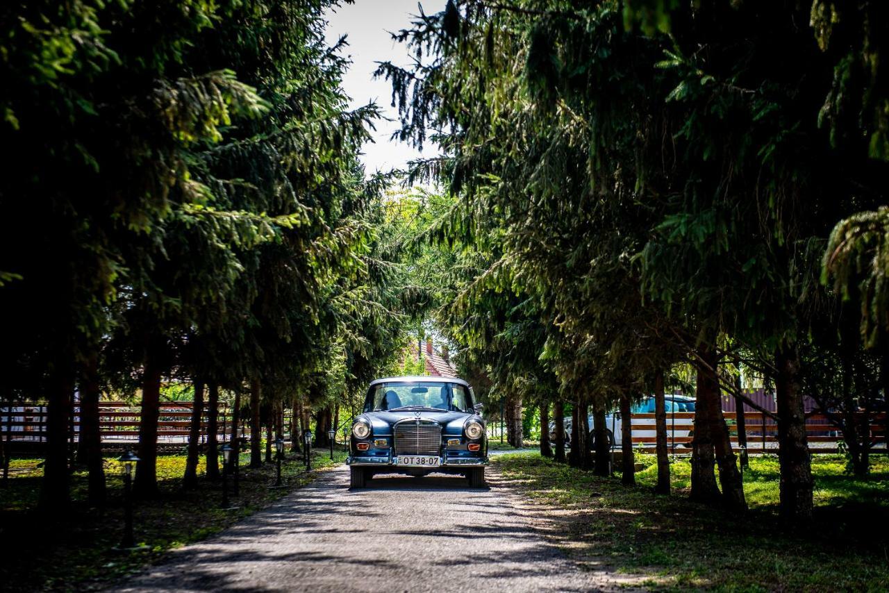 Herczeg Udvarhaz Poroszló Exterior foto
